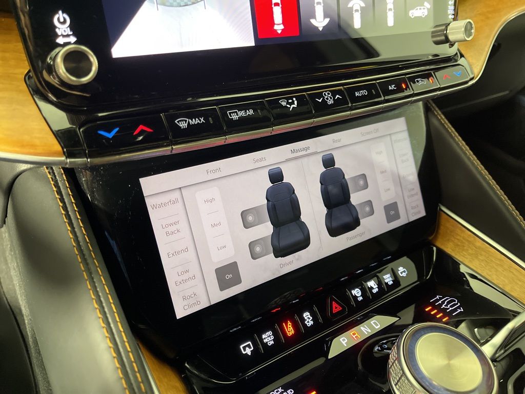 Thumbnail: 2022 Jeep Grand Wagoneer - 31