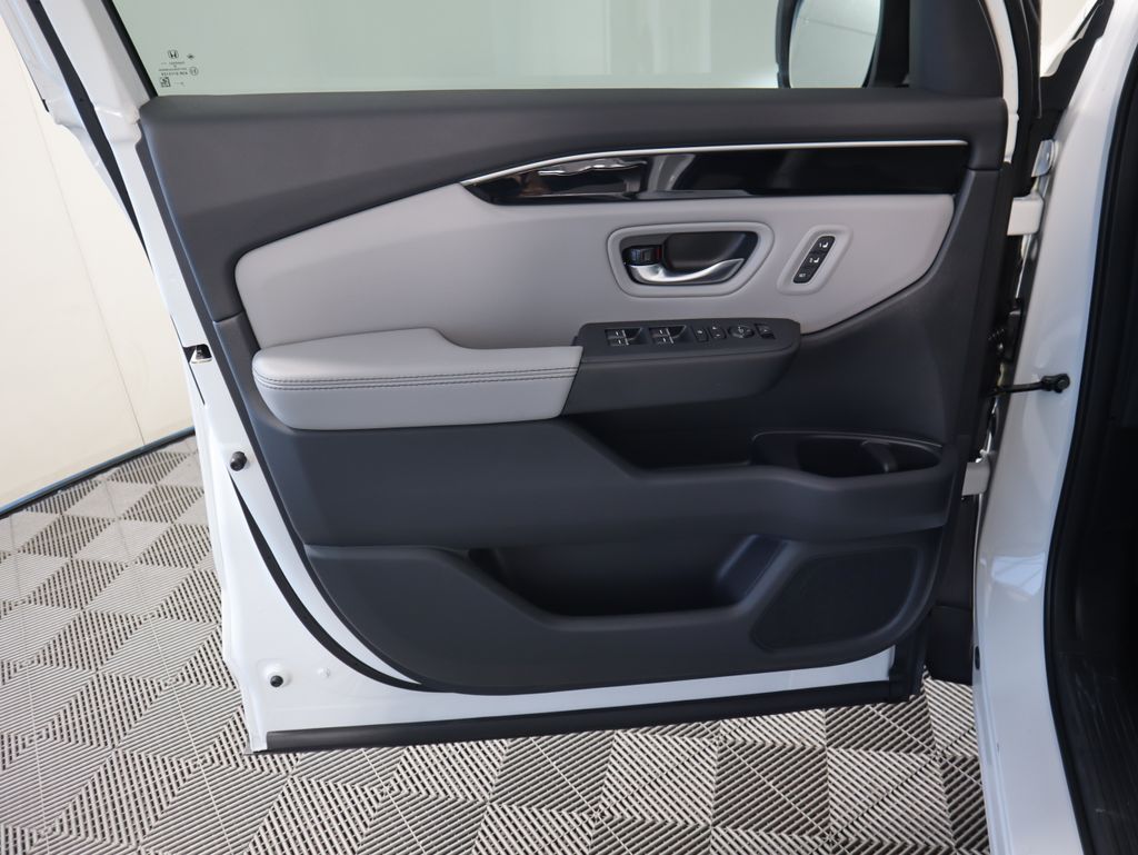 Thumbnail: 2025 Honda Pilot - 25