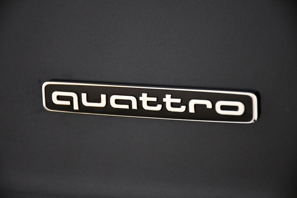 Thumbnail: 2026 Audi Q8 - 10