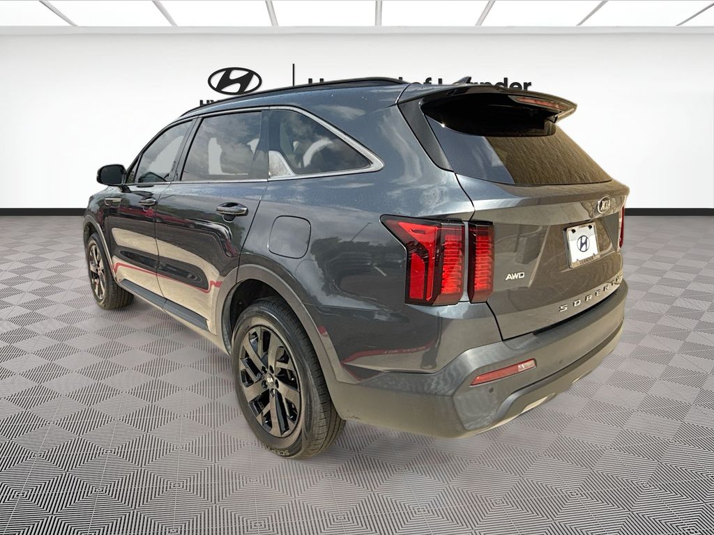2021 Kia Sorento S 3