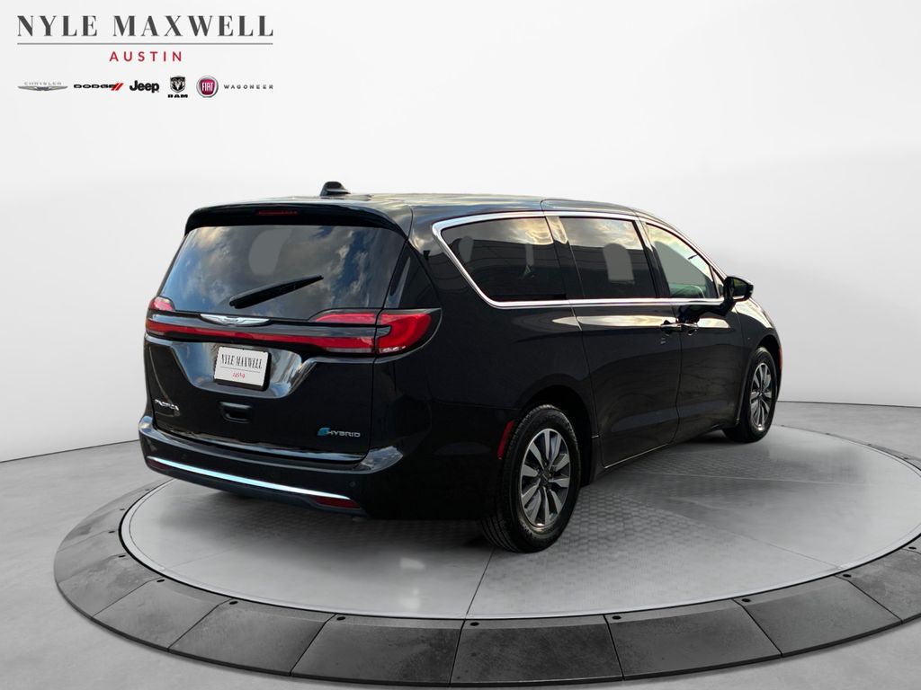 Used Car 2024 Chrysler Pacifica Hybrid  Select For Sale Under $30,000 In Austin, Texas