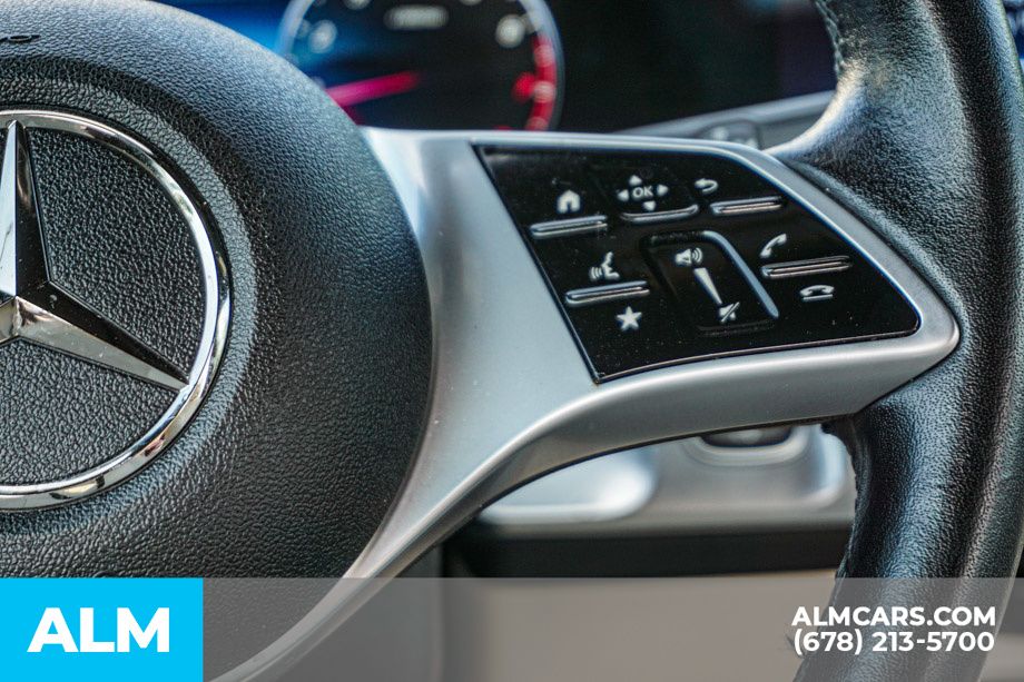Used 2024 White Mercedes-Benz GLB 250 image 29
