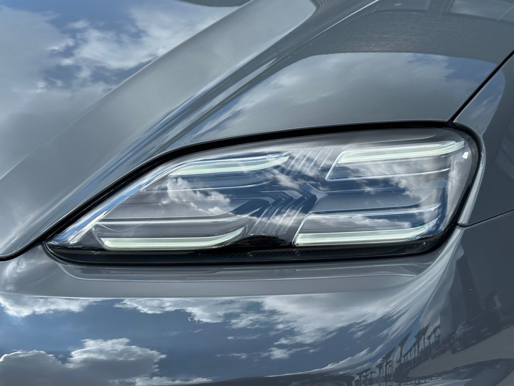 Thumbnail: 2025 Porsche Macan - 13