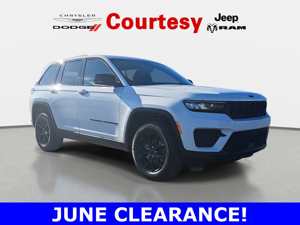 Bright White Clearcoat 2024 Jeep Grand Cherokee Altitude 4WD SUV / Crossover Four-Wheel Drive 8-Speed Automatic