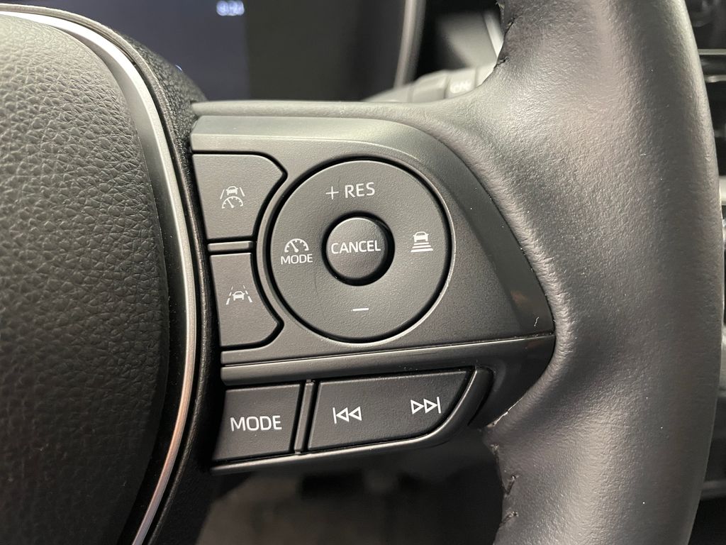 2024 Toyota Corolla Cross XLE 23