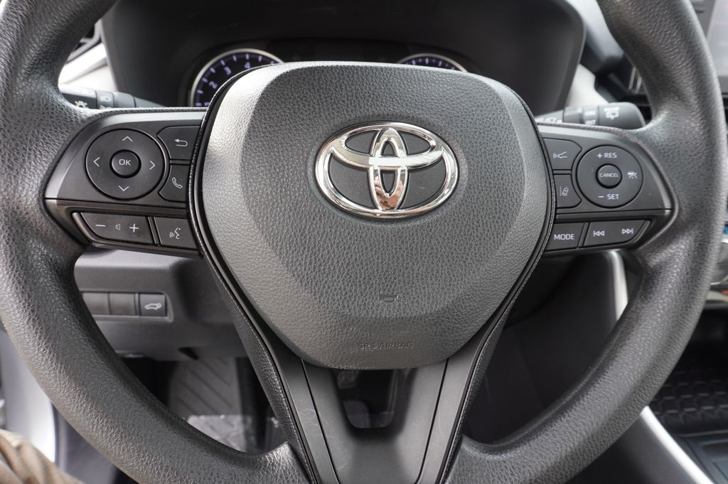 2021 Toyota RAV4 XLE 17