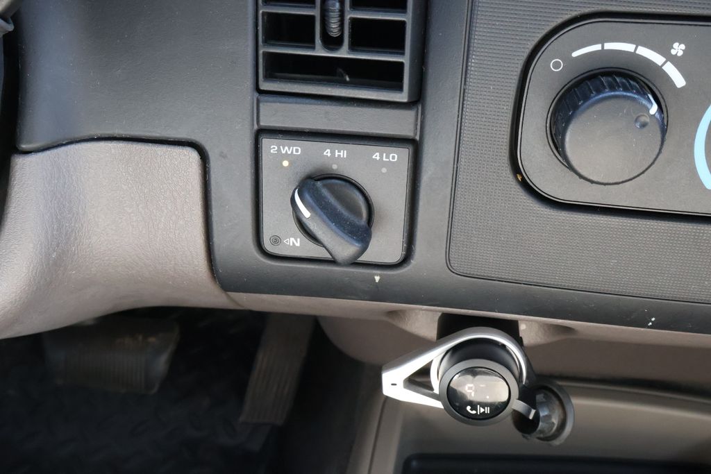 Thumbnail: 2002 Dodge Dakota - 24