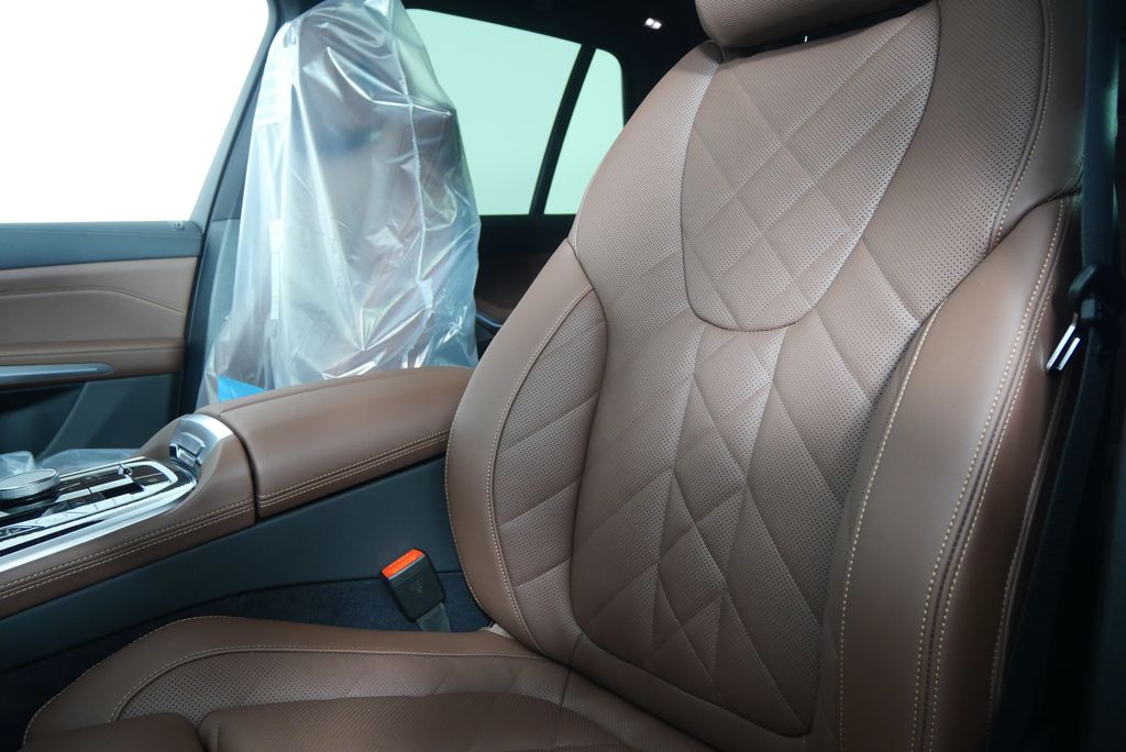Thumbnail: 2026 BMW X5 - 11