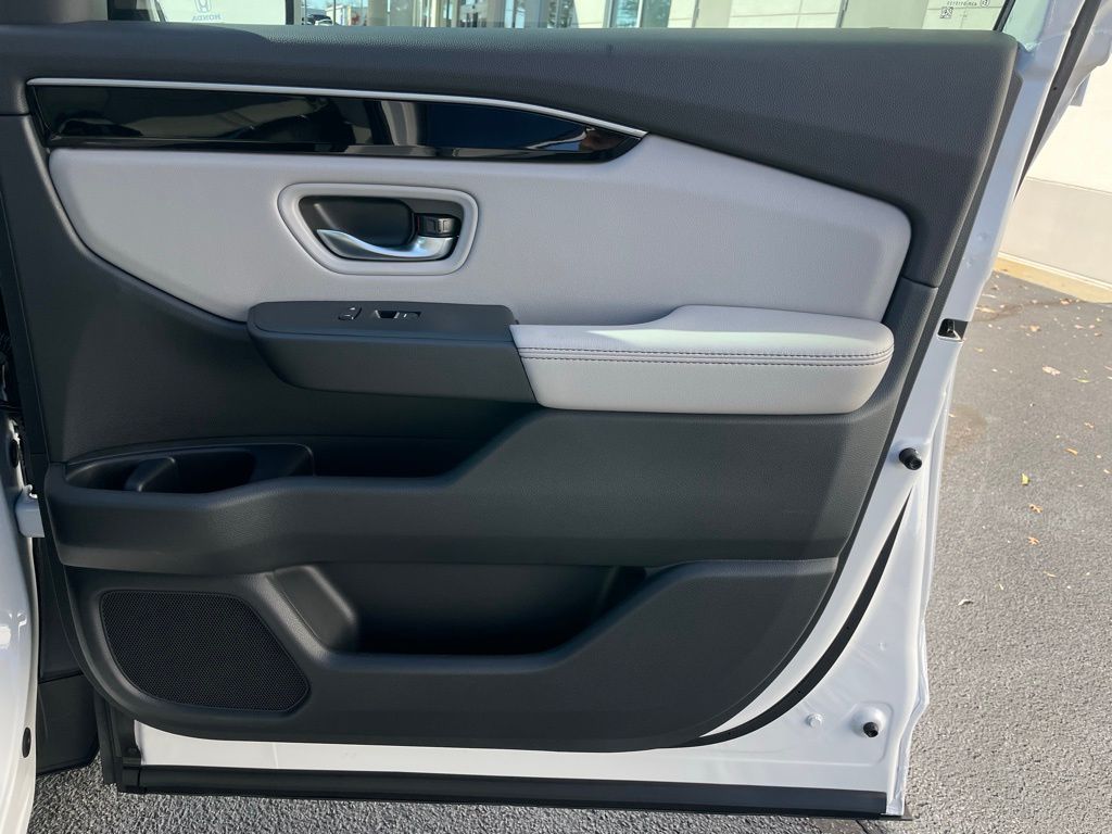 Thumbnail: 2025 Honda Pilot - 30