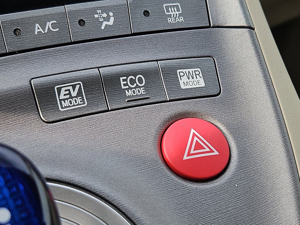 Thumbnail: 2014 Toyota Prius - 23