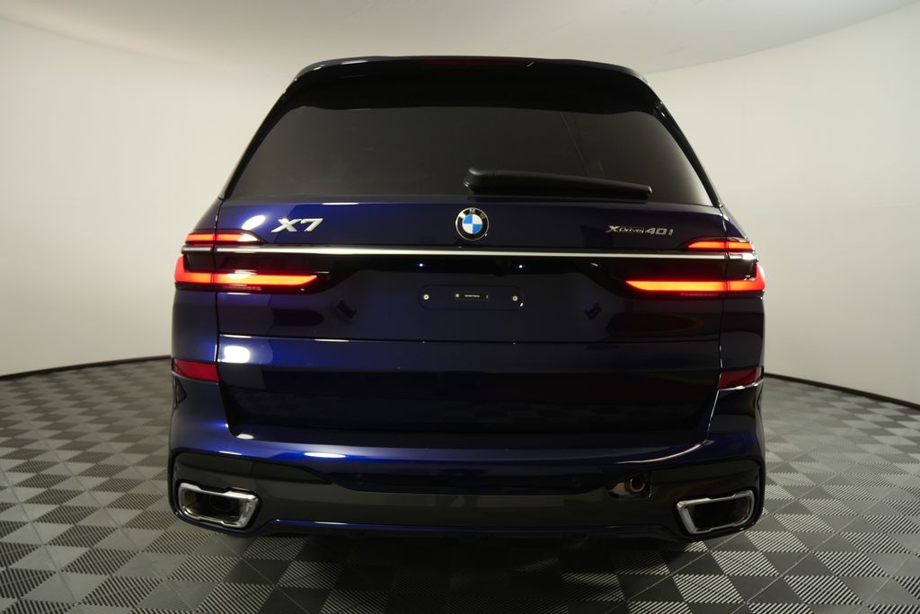 Thumbnail: 2026 BMW X7 - 4