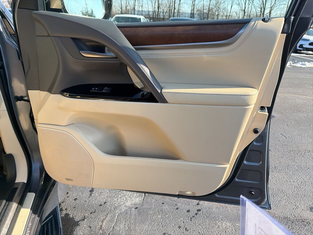 Thumbnail: 2020 Lexus LX - 31