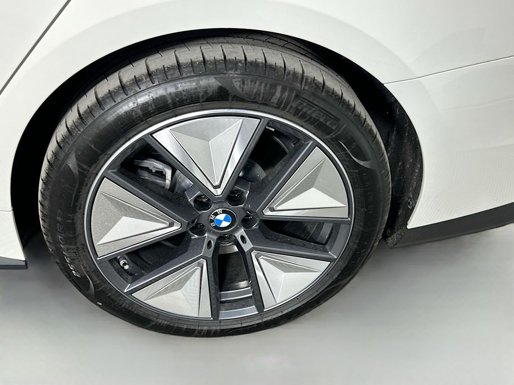 2025 BMW i4 eDrive40 23