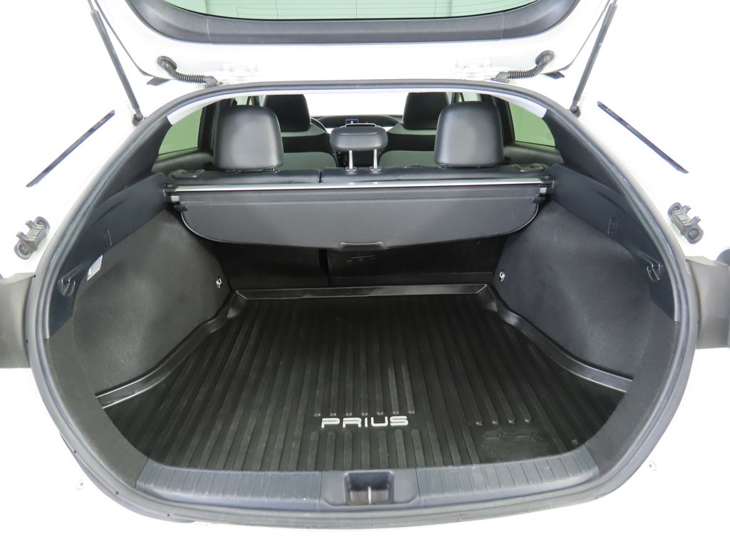 2018 Toyota Prius Four 29
