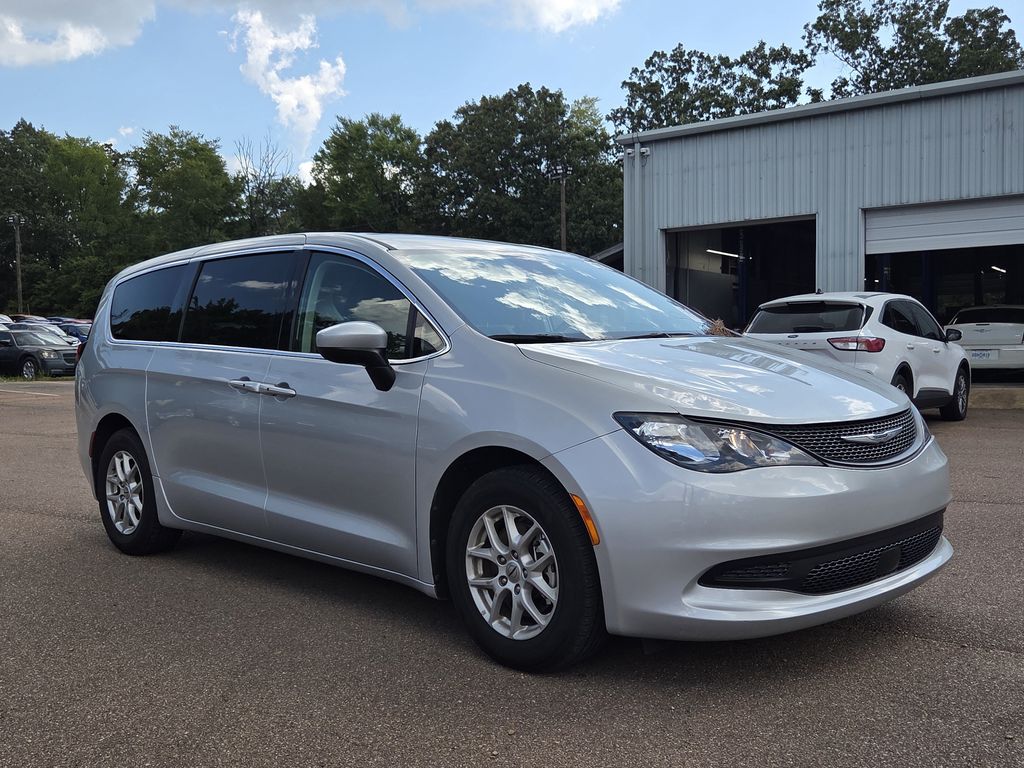 2023 Chrysler Voyager LX FWD