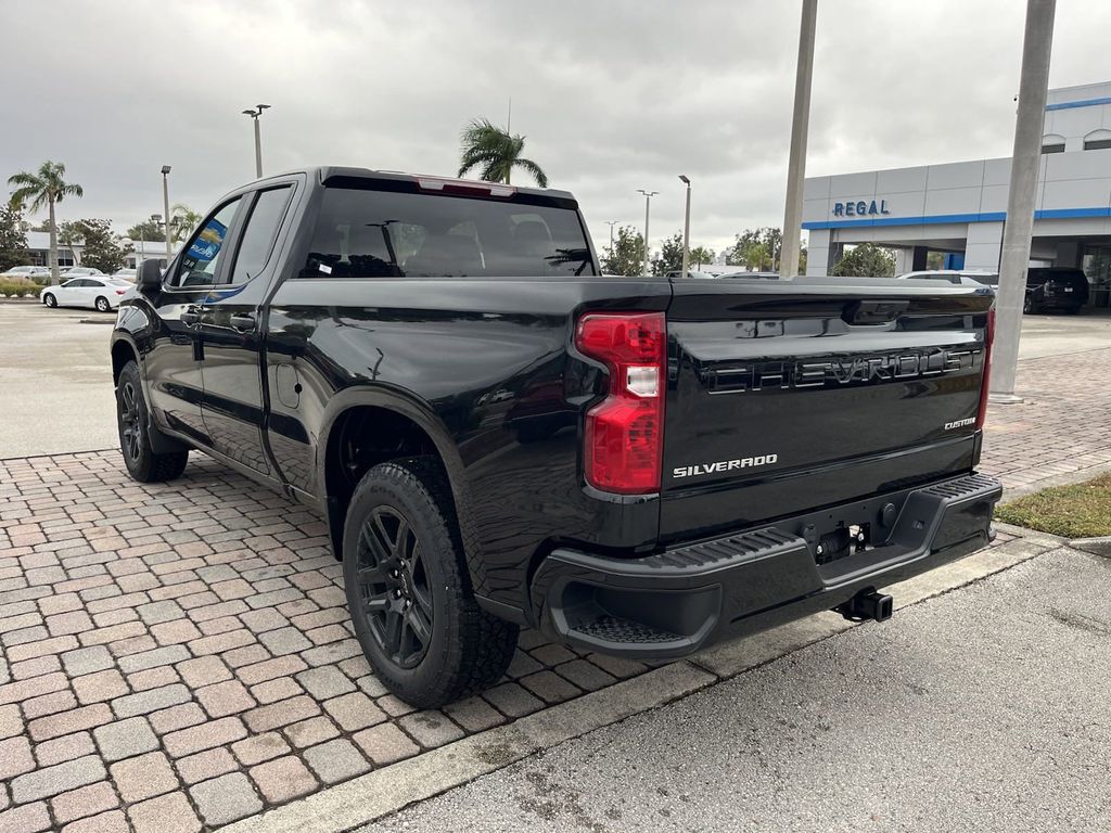 2025 Chevrolet Silverado 1500 Custom 4