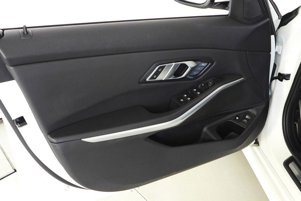 Thumbnail: 2021 BMW 3 Series - 11