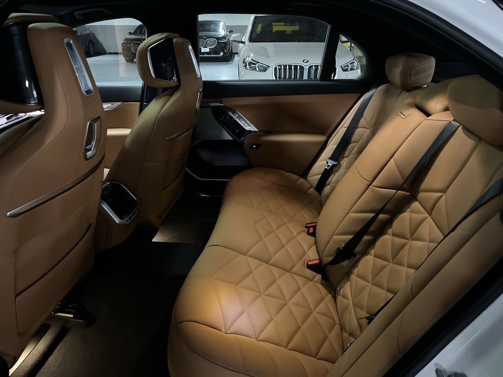 Thumbnail: 2026 BMW 7 Series - 23