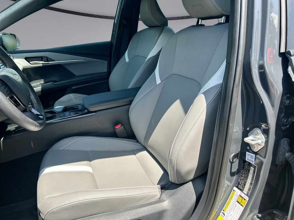 Thumbnail: 2025 Toyota Camry - 11