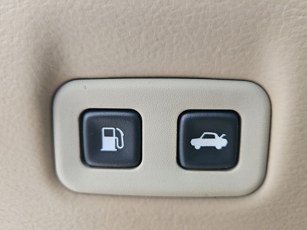 Thumbnail: 2005 Chevrolet Corvette - 23