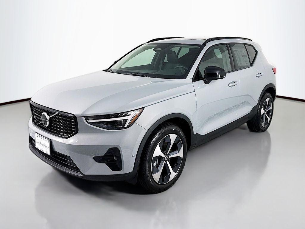 2026 Volvo XC40 B5 Plus AWD