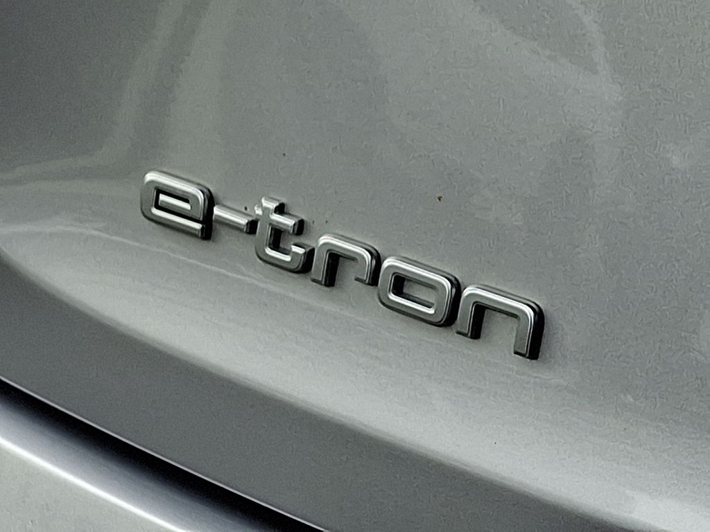 Thumbnail: 2021 Audi e-tron GT - 31