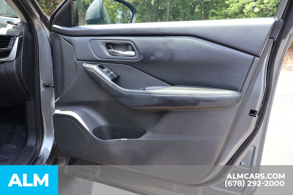 Used 2025 Gray Nissan SV image 29