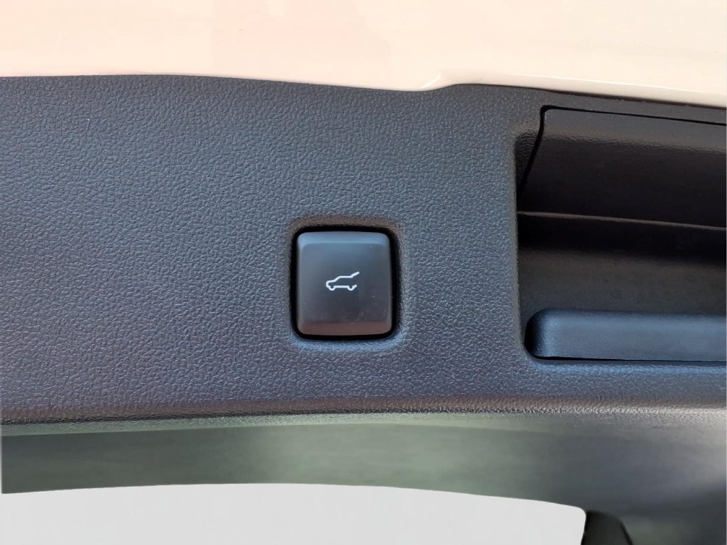 Used 2020 White Ford SEL image 32