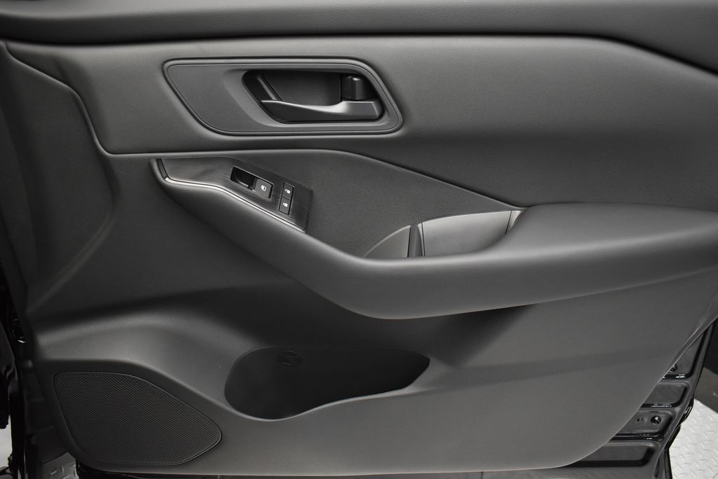 Thumbnail: 2026 Nissan Rogue - 21