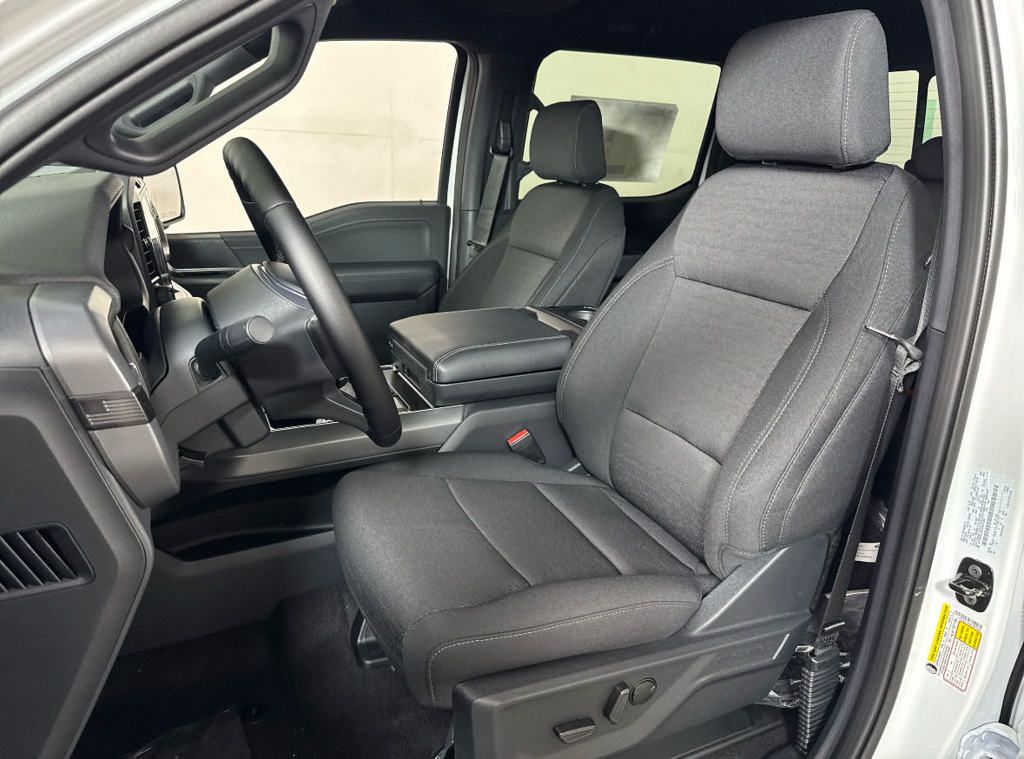 2025 Ford F-150 XLT photo 13