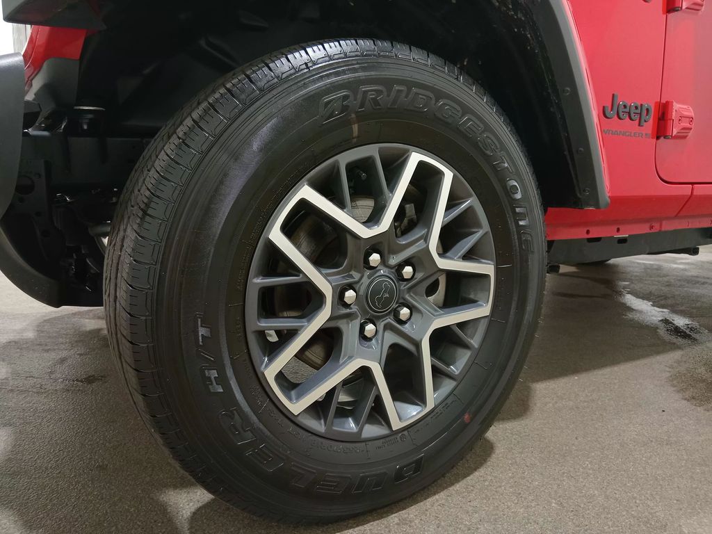 2025 Jeep Wrangler 4-Door Sahara 4x4