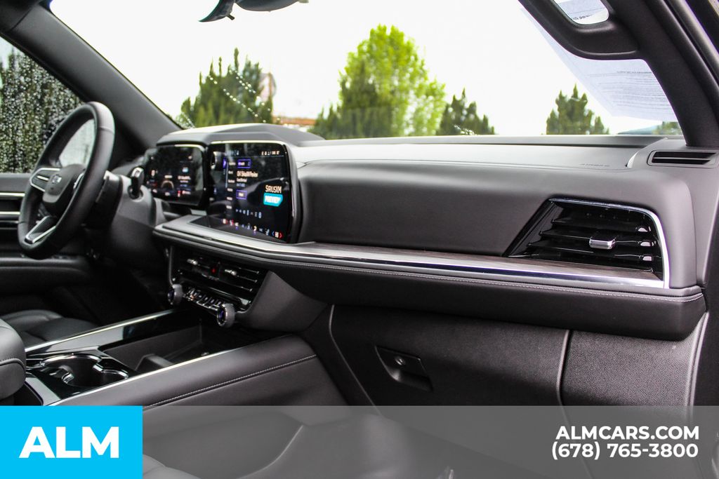 Used 2025 Black Chevrolet Z71 image 27