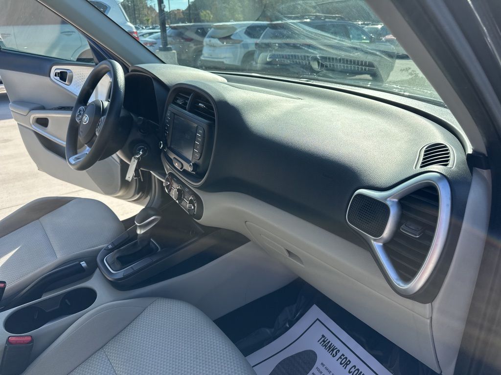 2020 Kia Soul LX 28