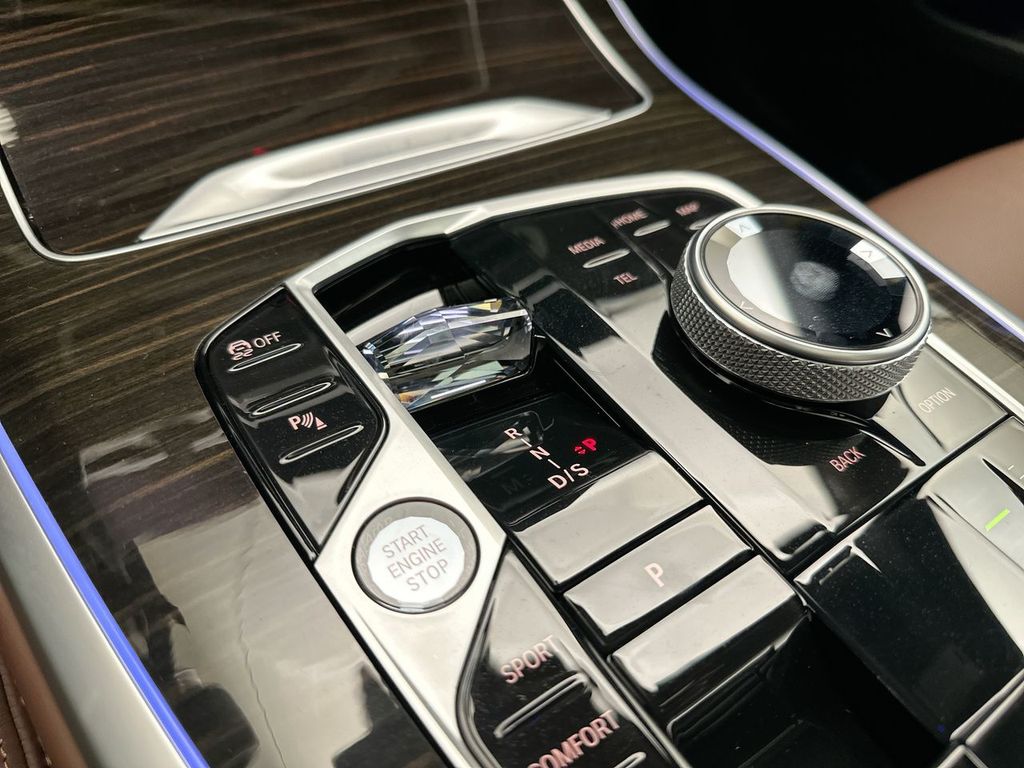 Thumbnail: 2025 BMW X7 - 13