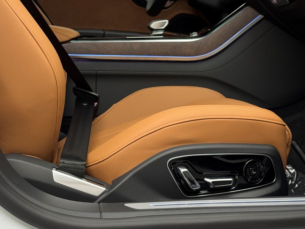 Thumbnail: 2025 Audi A8 - 19