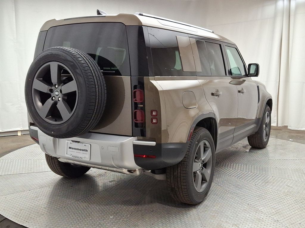 2025 Land Rover Defender 110 3