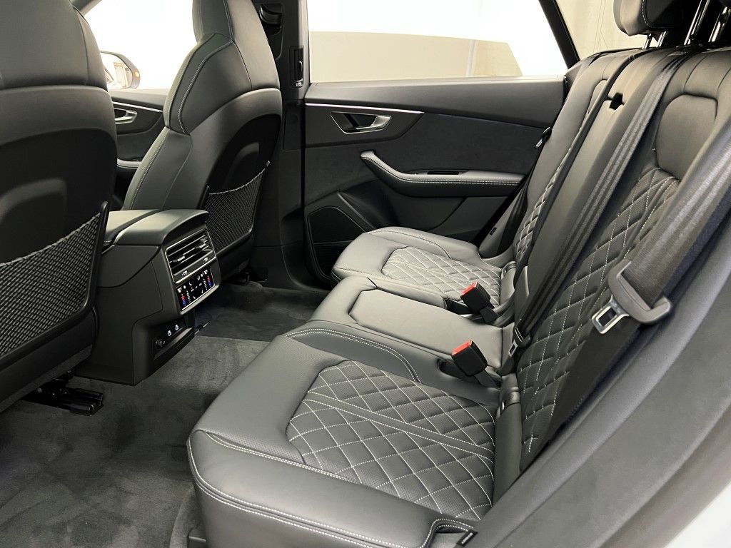 Thumbnail: 2026 Audi SQ8 - 21