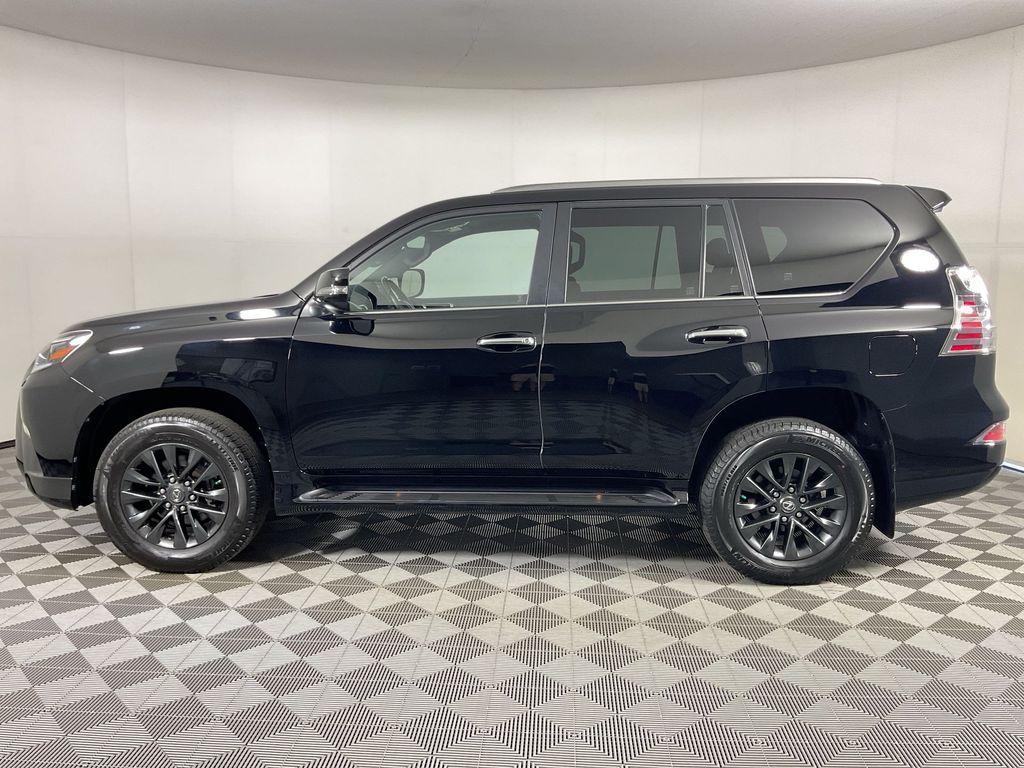 View vehicle photo 5