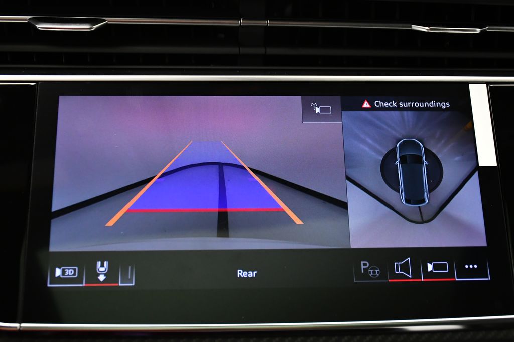 Thumbnail: 2026 Audi SQ8 - 26