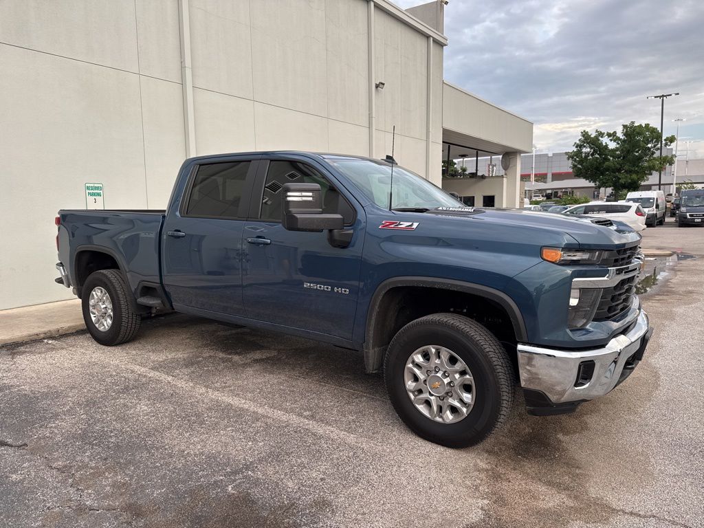 2026 Chevrolet Silverado HD LT 4WD Crew Cab Standard Box's photo
