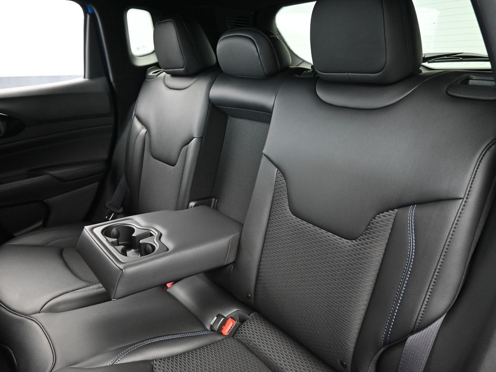 New 2026 Hydro Blue Pearlcoat Jeep Latitude image 26