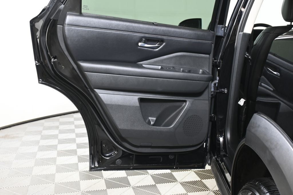 Thumbnail: 2023 Nissan Pathfinder - 31