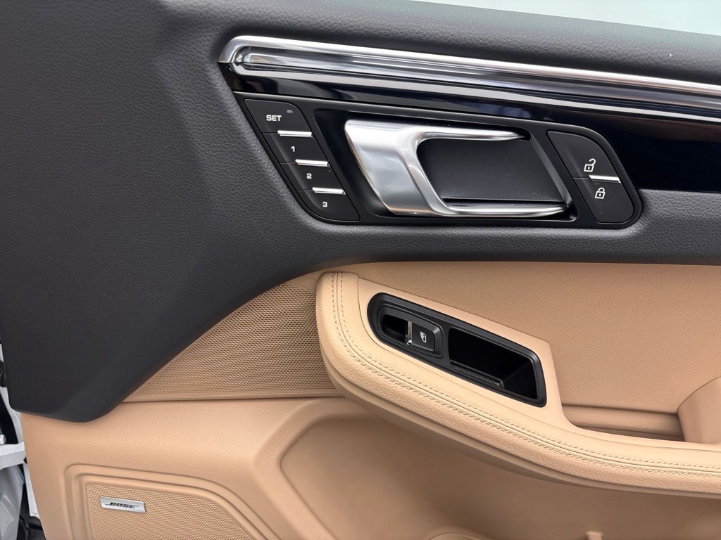 Thumbnail: 2026 Porsche Macan - 24