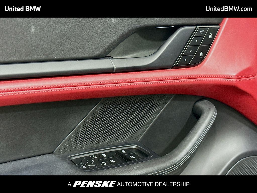 Thumbnail: 2022 Porsche Taycan - 3