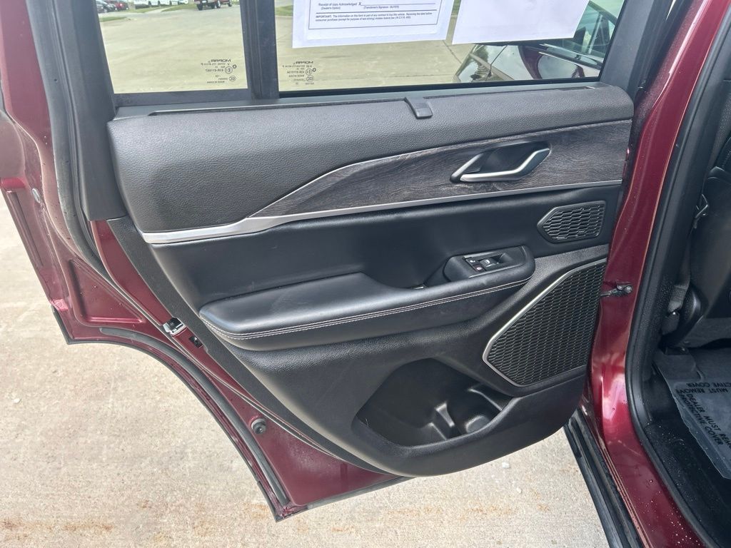 Used 2025 Jeep Grand Cherokee SUV