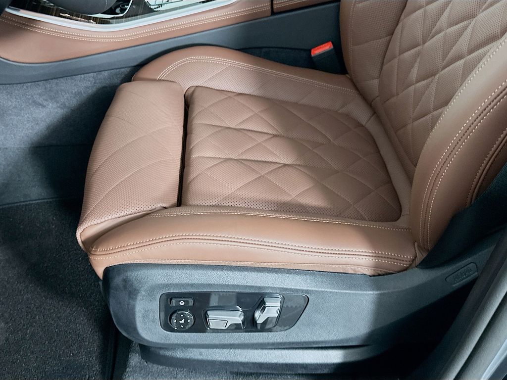 2026 BMW X5 M60i 21