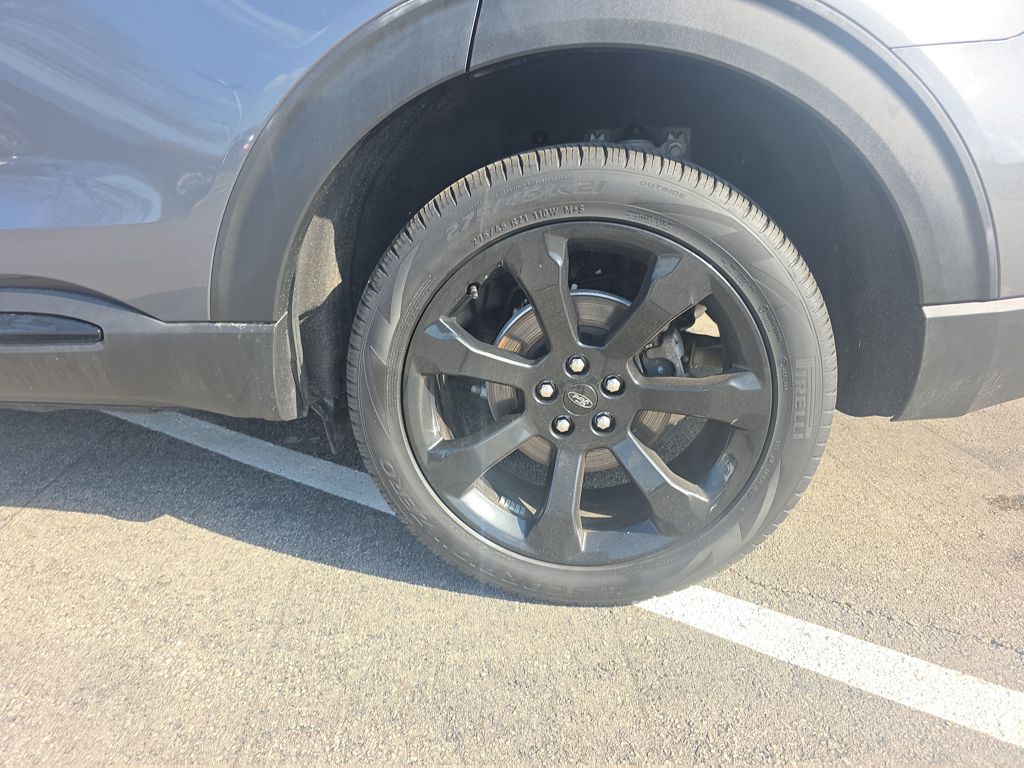 Certified Used 2023 Gray Ford ST-Line image 14