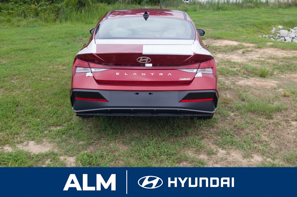 2025 Hyundai Elantra Limited photo 4