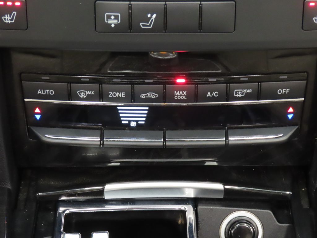 Thumbnail: 2013 Mercedes-Benz E-Class - 26