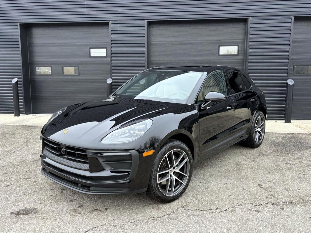 2025 Porsche Macan AWD